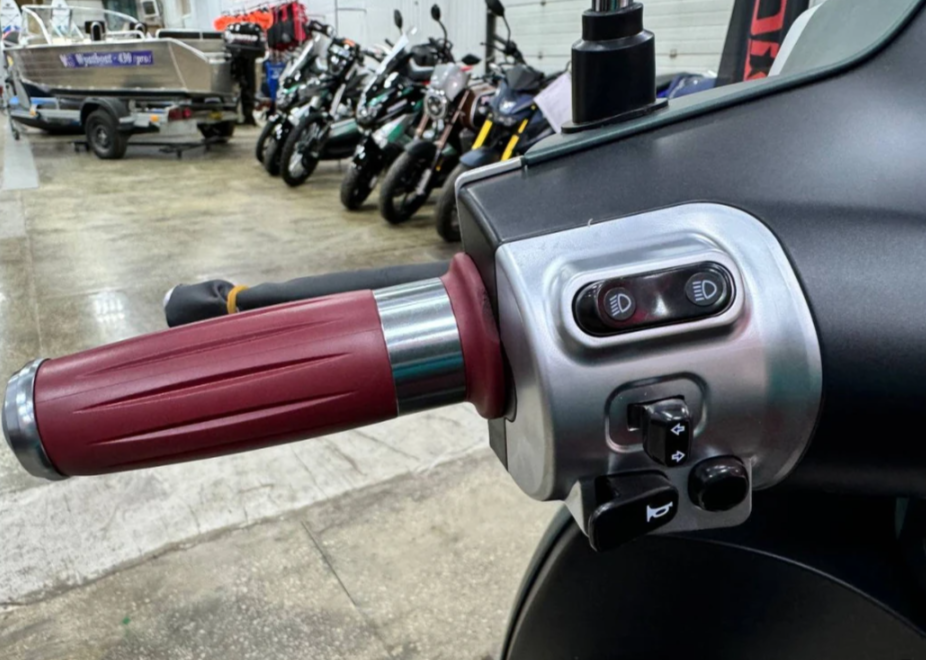 Скутер PROMAX Miami 240 (49) в Сочи