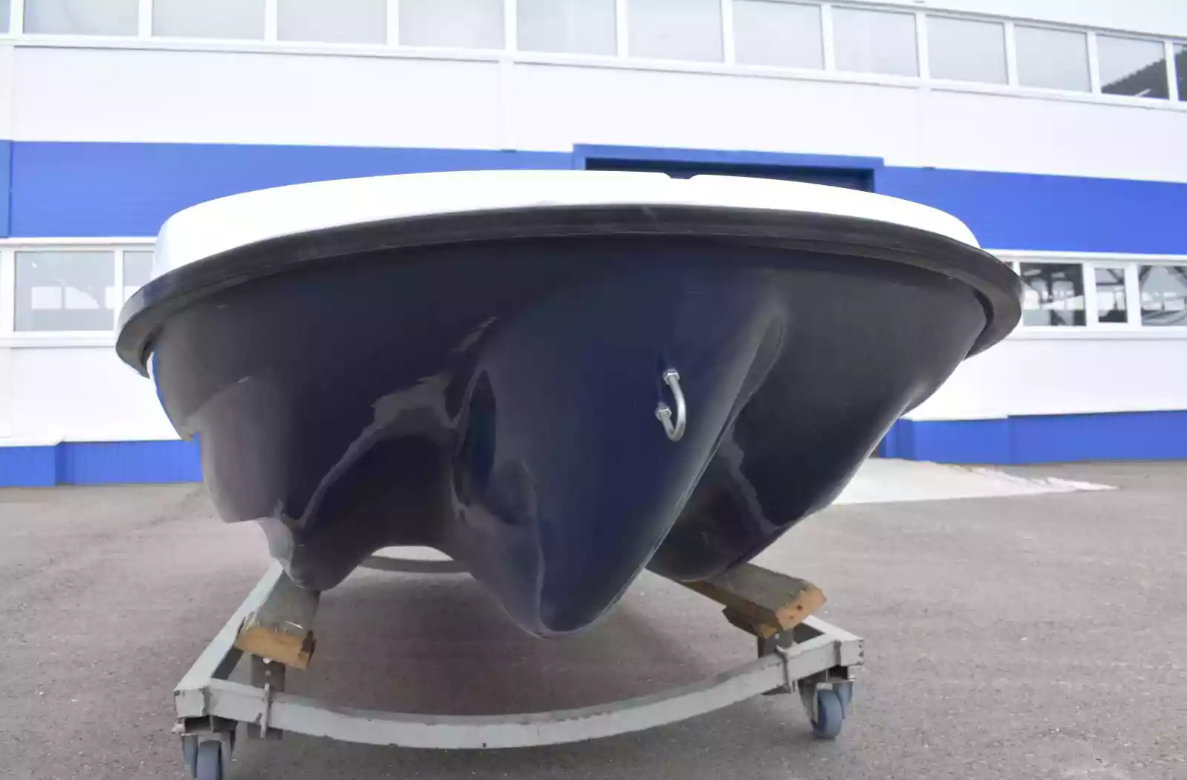 Стеклопластиковая лодка Пингвин New (тримаран) в Сочи