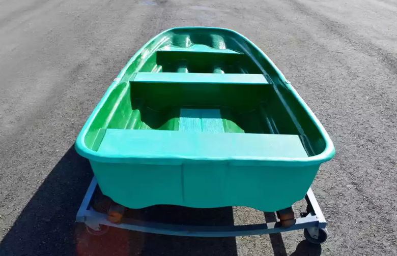 Стеклопластиковая лодка Старт (тримаран) в Сочи