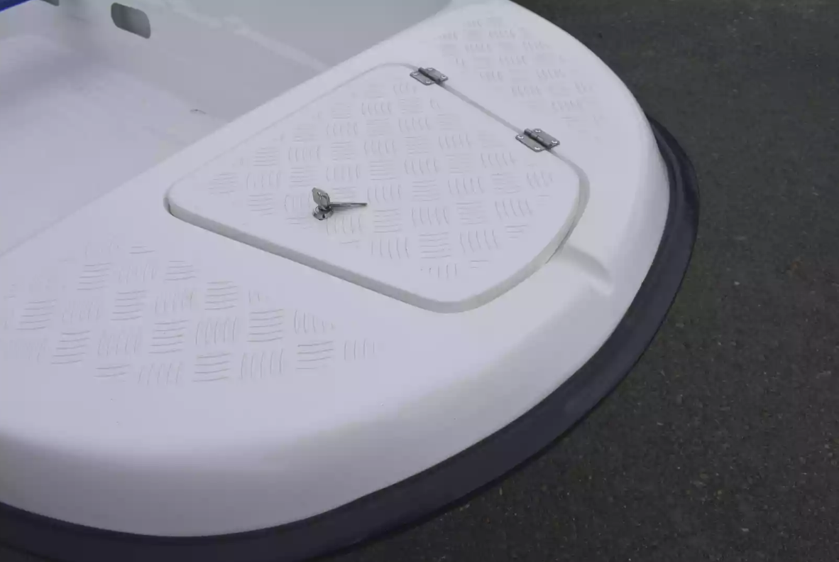 Стеклопластиковая лодка Пингвин New (тримаран) в Сочи