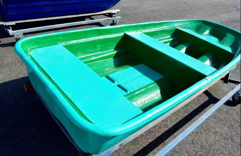 Стеклопластиковая лодка Старт (тримаран) в Сочи