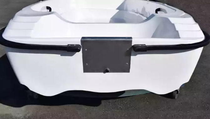 Стеклопластиковая лодка Пингвин (тримаран) в Сочи