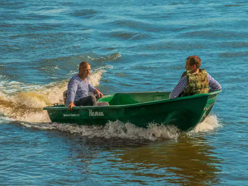 Стеклопластиковая лодка Neman-340 (тримаран) в Сочи
