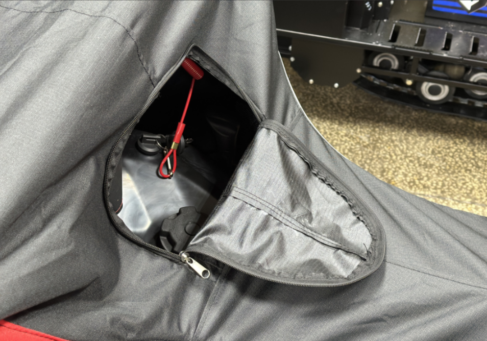 Чехол транспорт. снегохода IKUDZO HUNTER черно-красный Оксфорд ПРЕМИУМ качества с лого IKUDZO в Сочи