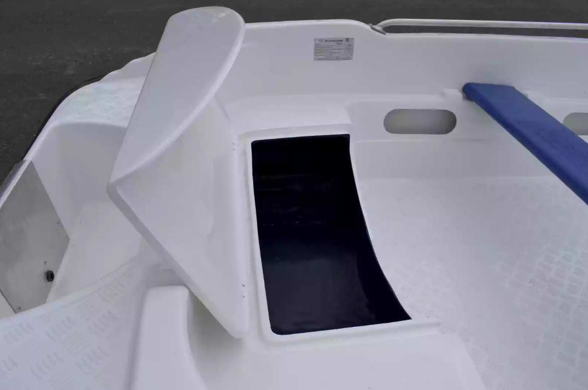 Стеклопластиковая лодка Пингвин New (тримаран) в Сочи