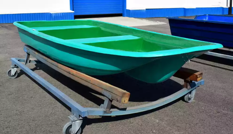 Стеклопластиковая лодка Старт (тримаран) в Сочи