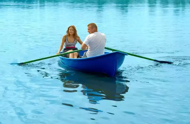 Стеклопластиковая лодка Дельфин в Сочи