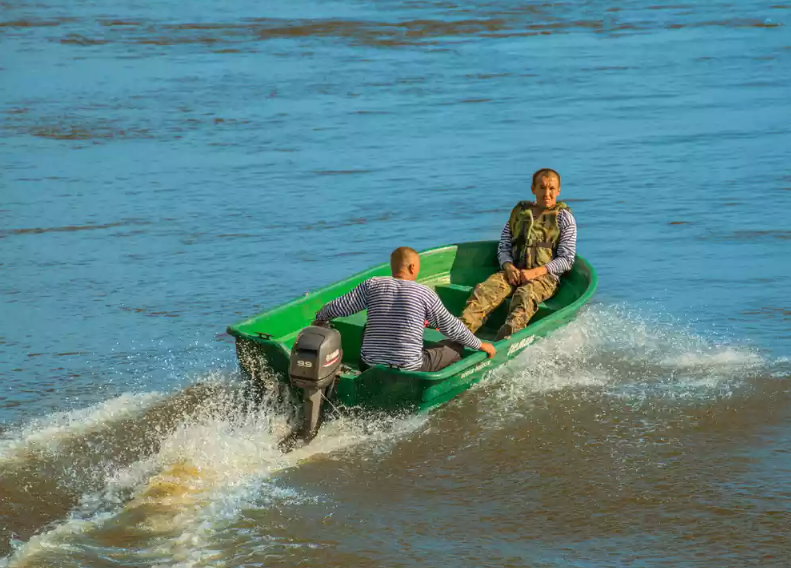 Стеклопластиковая лодка Neman-340 (тримаран) в Сочи