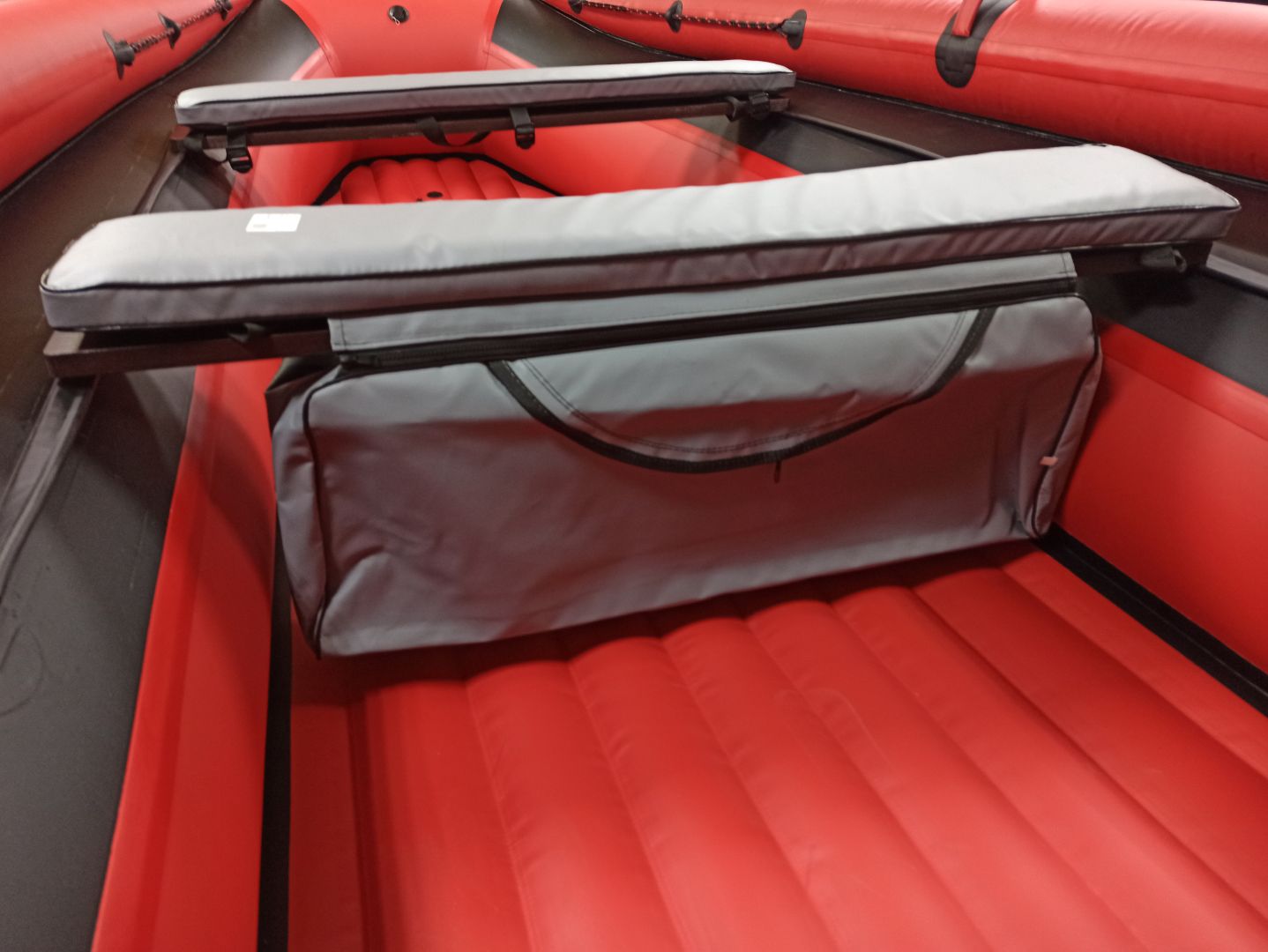 КОМПЛЕКТ МЯГКИХ НАКЛАДОК С СУМКОЙ ДЛЯ ЛОДОК 90Х20 СЕРЫЙ в Сочи