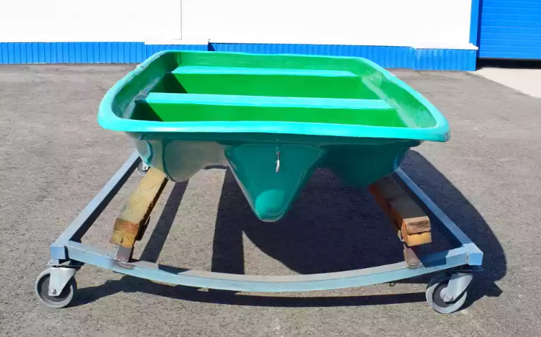 Стеклопластиковая лодка Старт (тримаран) в Сочи