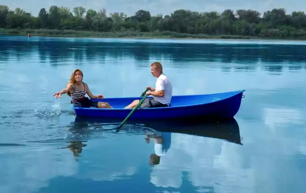 Стеклопластиковая лодка Дельфин в Сочи