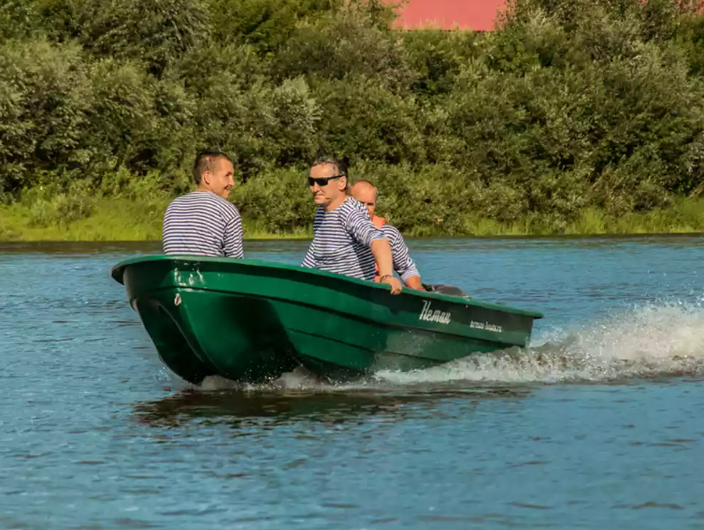 Стеклопластиковая лодка Neman-340 (тримаран) в Сочи