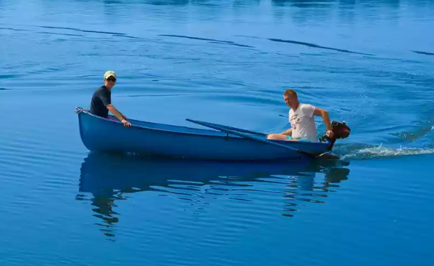 Стеклопластиковая лодка Омуль в Сочи